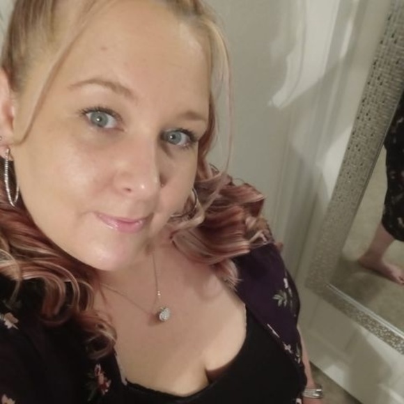 Meet your Posher, Amanda - Picture 1 of 1